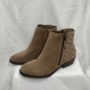 White Mountain Jodi Suede Ankle Boots tan Size: 7M